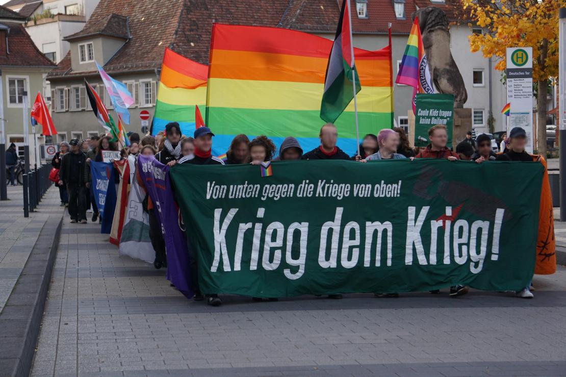 200 Teilnehmer:innen bei linker Kundgebung – Spontane Demonstration durch die Innenstadt und Protest gegen Besuch von Julia Klöckner